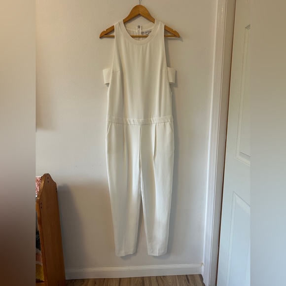 NWT Trina Turk White Paper Cut Sleeveless Jumpsuit | Size 6 - Picture 2 of 11